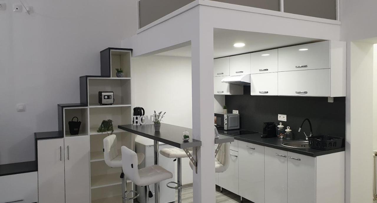 Апартаменты Belvarosi Apartman 2 Мишкольц Экстерьер фото