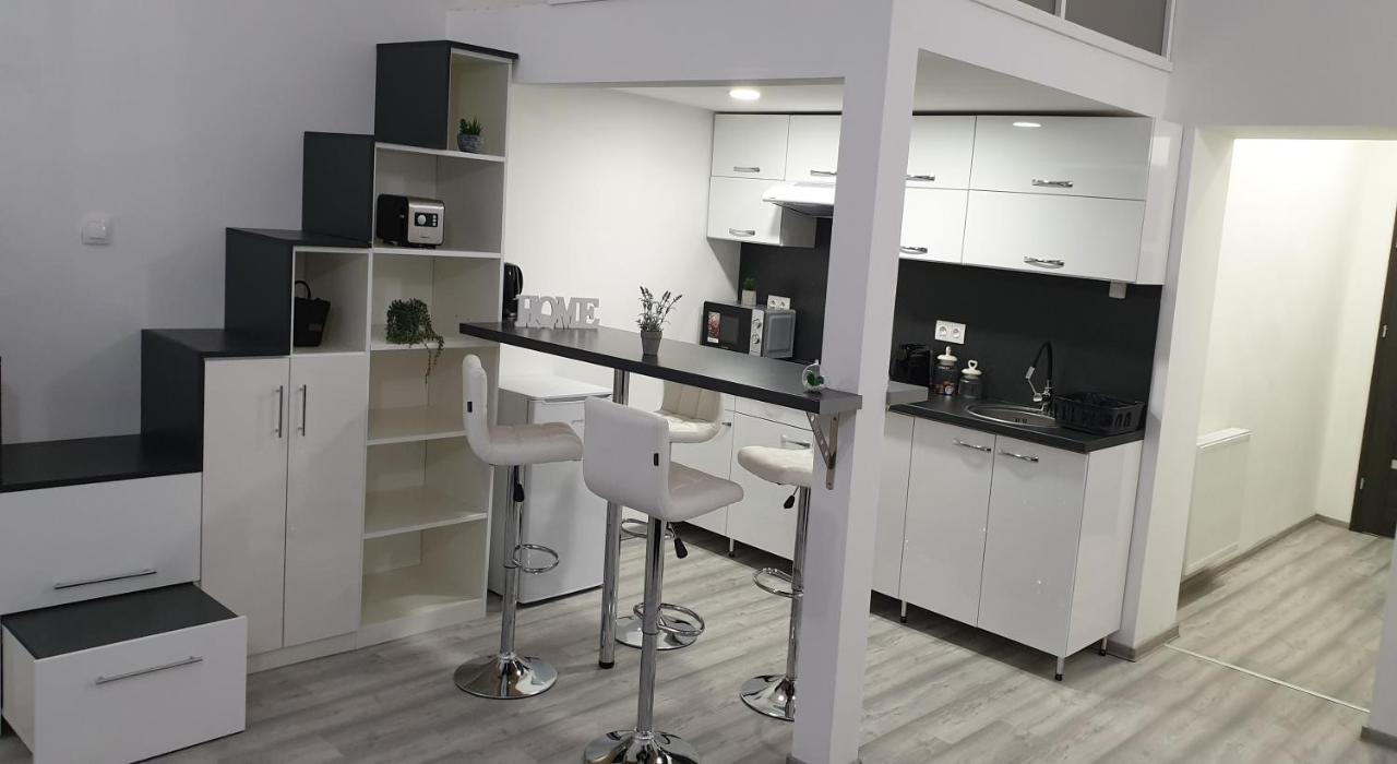 Апартаменты Belvarosi Apartman 2 Мишкольц Экстерьер фото