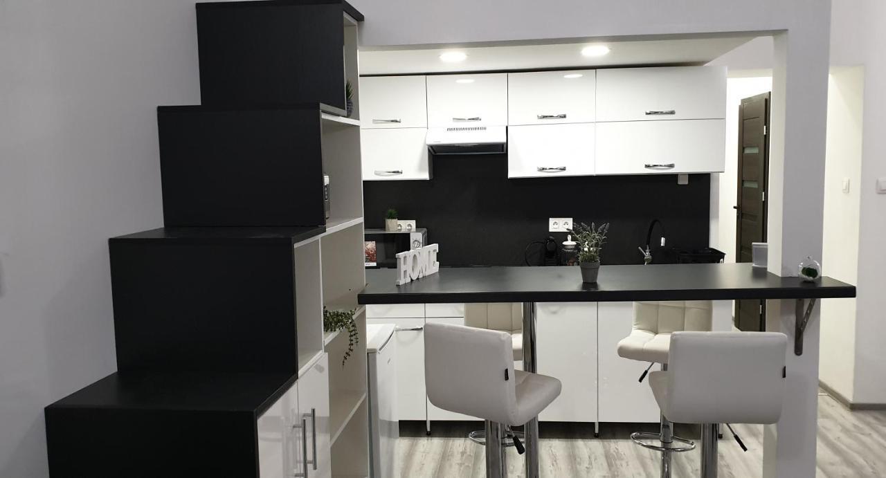 Апартаменты Belvarosi Apartman 2 Мишкольц Экстерьер фото