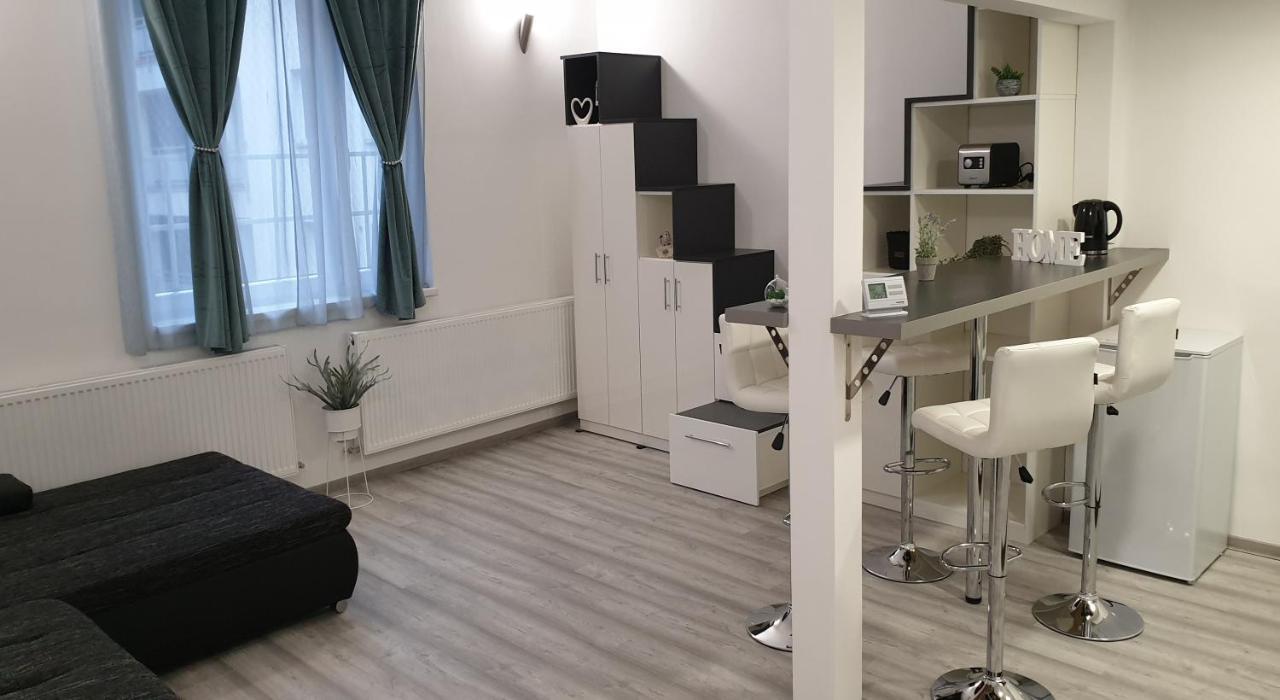 Апартаменты Belvarosi Apartman 2 Мишкольц Экстерьер фото