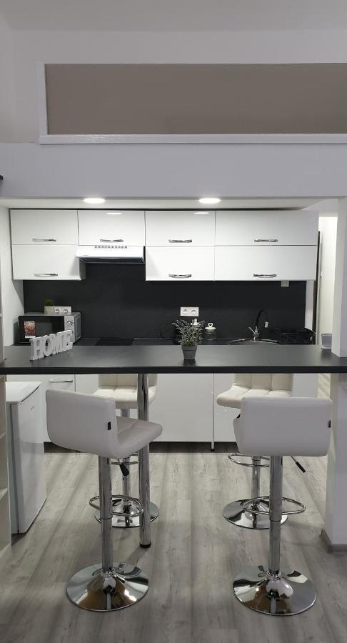 Апартаменты Belvarosi Apartman 2 Мишкольц Экстерьер фото