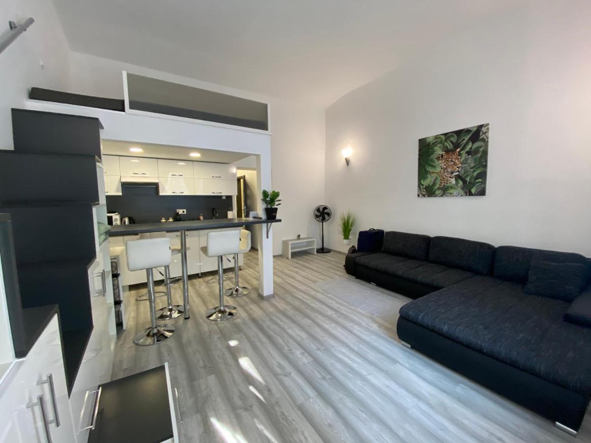 Апартаменты Belvarosi Apartman 2 Мишкольц Экстерьер фото